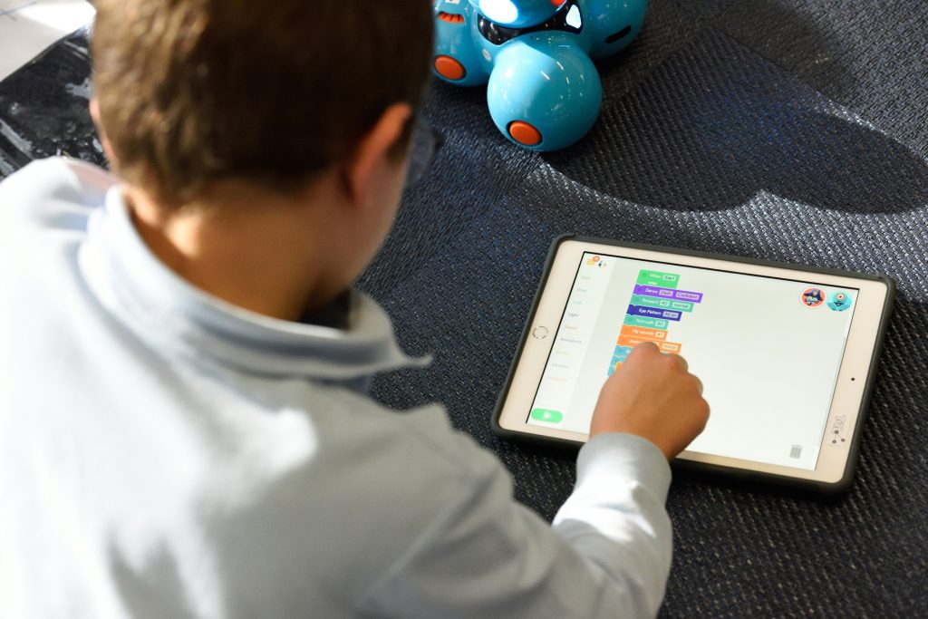 Fly kids academy school alphen aan den rijn liefde solidariteit respect leren zelfvertrouwen veiligheid rechtvaardigheid vrijheid verdraagzaamheid sociaal integriteit moed doorzetten vriendelijk dankbaar vrede gelijkwaardig