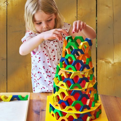 Fly kids academy school alphen aan den rijn liefde solidariteit respect leren zelfvertrouwen veiligheid rechtvaardigheid vrijheid verdraagzaamheid sociaal integriteit moed doorzetten vriendelijk dankbaar vrede gelijkwaardig b3 basisscholen Zuid Holland